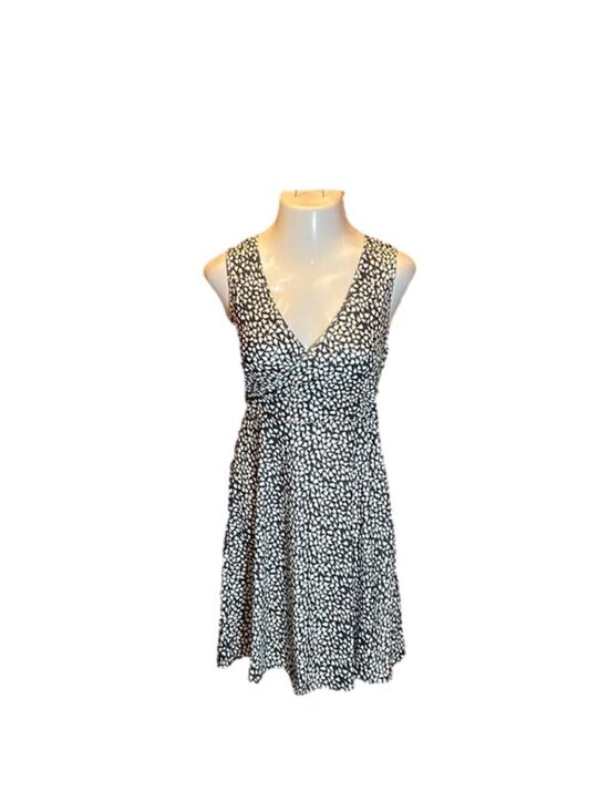 SHEILAY Dresses & Skirts - SHEILAY Dark Gray & Cream Print Wrap Dress Size M. NWT!